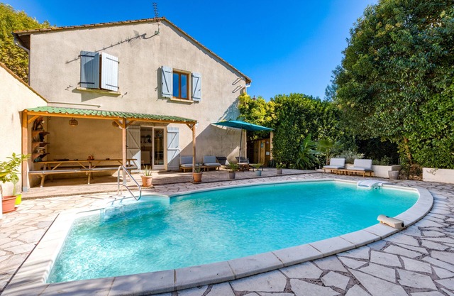 Holiday Home 'Maison Sur La Mare' with Mountain View, Private Pool and Wi-Fi