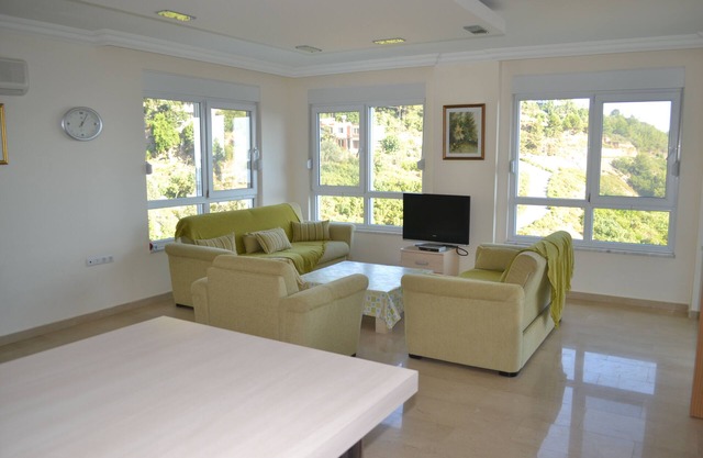 HOLIDAY GROUP VILLAS