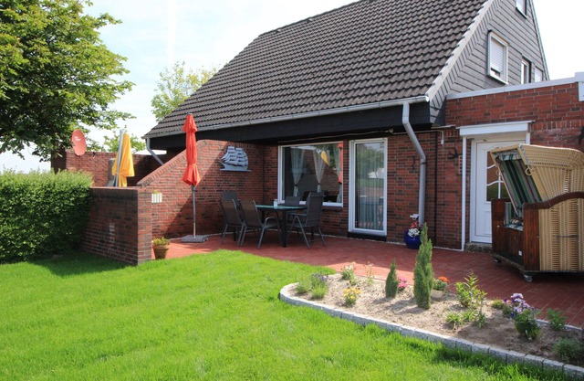 Holiday Home 'Ferienhaus Wind Und Wolke' with Private Terrace, Private Garden and Wi-Fi