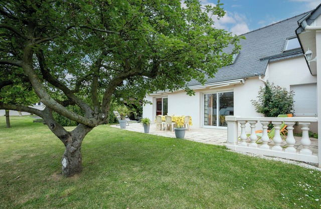 Holiday Home 'La Petite Palmeraie - Binic' with Private Terrace, Private Garden and Wi-Fi