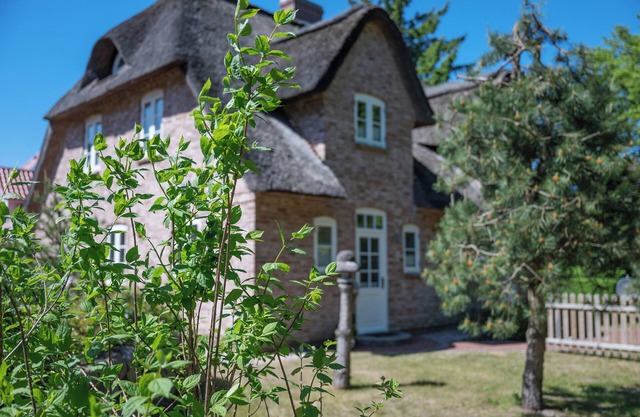 Holiday Home 'Huus Alex' with Private Terrace, Private Garden and Wi-Fi