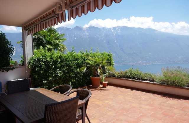 Holiday house in Tremosine with wonderful panoramic view & pool