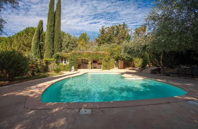 Holiday Home 'Au Écuries Du Mas Di Gau' with Shared Pool, Wi-Fi and Air Conditioning