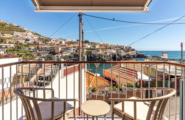 Holiday Home "Casa das Andorinhas" with Private Terrace & Wi-Fi