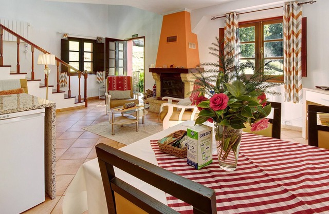 Holiday Home "Casa Amor Perfeito" with Mountain View, Garden & Wi-Fi