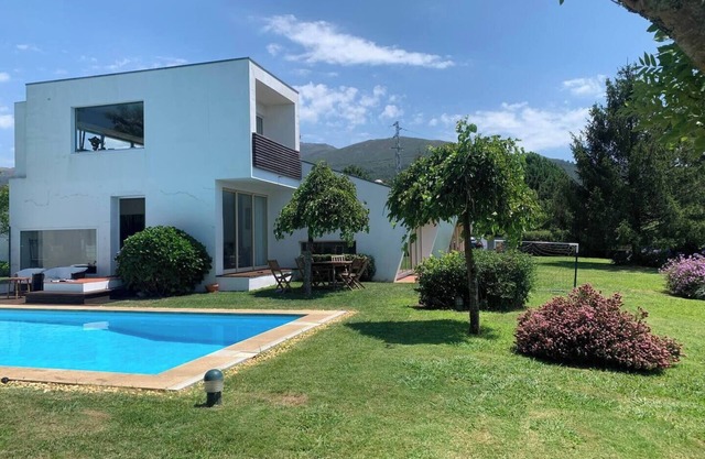 Holiday Home 'Casa Dos Silêncios - Paz E Natureza' with Mountain View, Pool and Wi-Fi