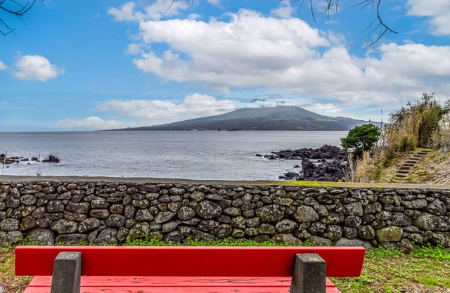 Holiday Home 'Casa Praya' with Sea View, Private Terrace and Wi-Fi