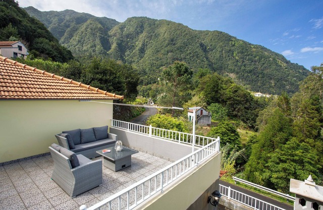 Holiday Home 'Casa Estrela Do Norte' with Sea View, Private Terrace and Wi-Fi