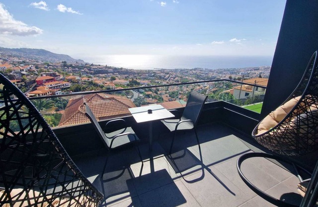 Holiday Home 'Dream View' with Sea View, Private Terrace & Wi-Fi