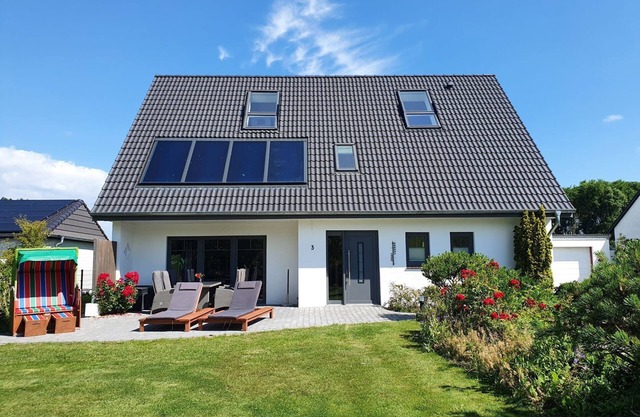 Holiday Home 'Ferienhaus Meerblick' with Sea View, Private Terrace and Wi-Fi