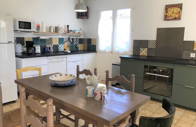 Holiday Home Near Beach with Spacious Garden and Modern Amenities
