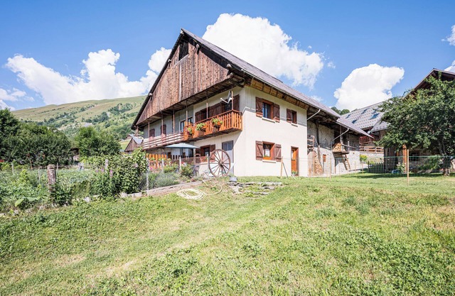 Holiday Home 'Pré-vernay' with Mountain View, Private Terrace and Shared Garden