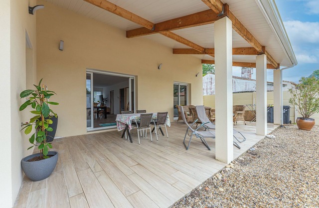 Holiday Home 'Villa Eden' with Private Terrace, Wi-Fi and Air Conditioning