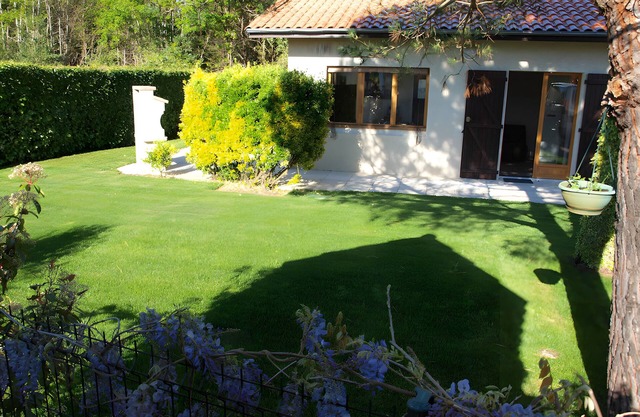 Holiday Home 'Gîte 1 Lac Nature Piscine' with Shared Pool, Wi-Fi and Air Conditioning