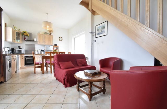 Holiday Home in Crux-la-Ville near Lake
