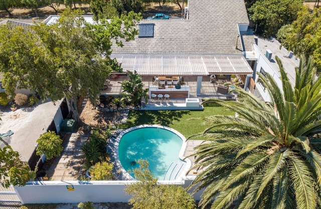 Holiday home in Constantia with heated swimming pool