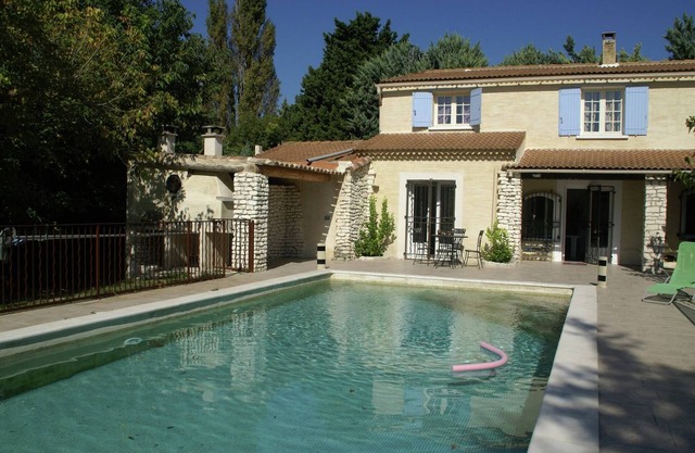 Holiday Home in Le Thor with Private Pool