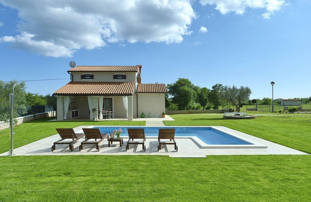 Holiday Home in Marcana near Sea and Pool