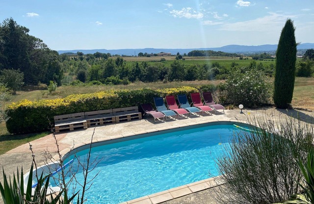 Holiday Home in Pertuis with Pool and Views