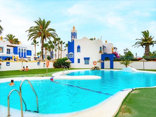 Holiday home in Roquetas de Mar by the sea