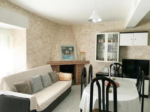 Holiday Home in Villamiel with Mountain Views, cleaning included