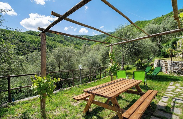 Holiday Home 'La Casa Di Bosco' with Mountain View, Private Garden and Wi-Fi