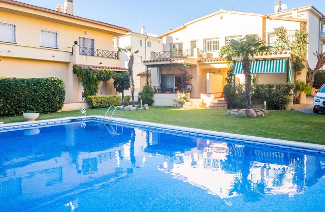 Holiday Home 'La Calma' with Shared Pool and Private Terrace
