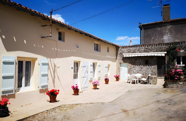 Holiday Home 'La Marguerite À La Campagne' with Private Terrace, Private Garden and Wi-Fi