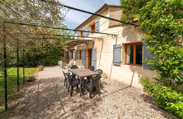 Holiday Home 'La Petite Palasse' with Private Pool, Wi-Fi and Air Conditioning