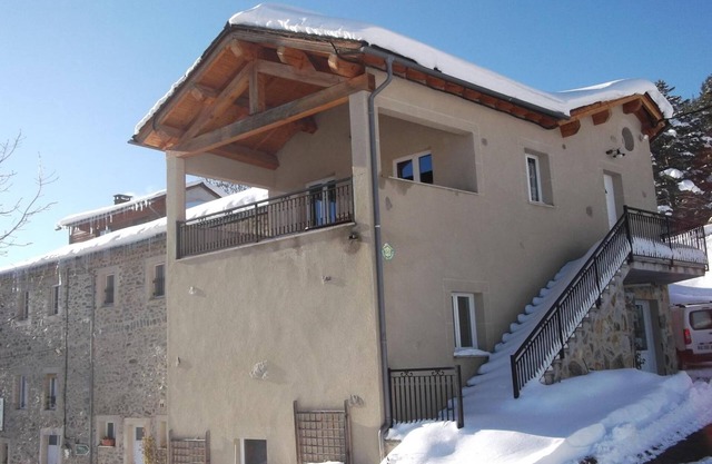 Holiday Home 'Le Calmadou' with Mountain View, Private Terrace and Wi-Fi