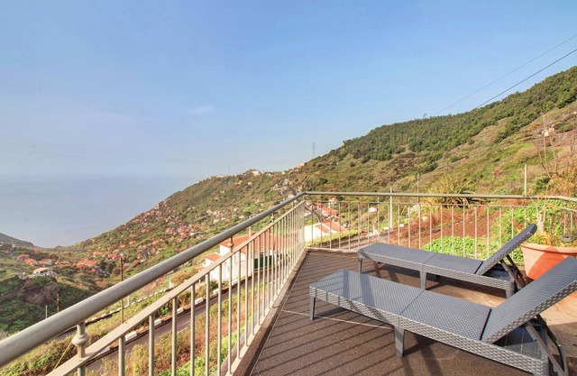 Holiday Home Madeira Villa Liliana with Sea View, Terrace & Wi-Fi
