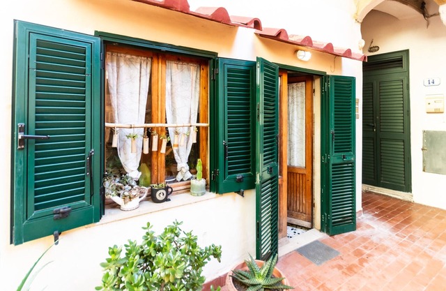 Holiday Home 'Maison Philippe Costa Est' with Mountain View, Private Terrace and Wi-Fi
