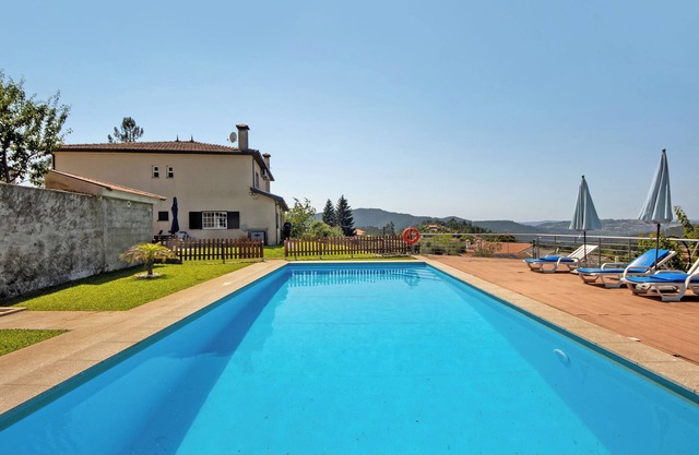 Holiday Home 'Martins House T4' with Mountain View, Wi-Fi and Air Conditioning