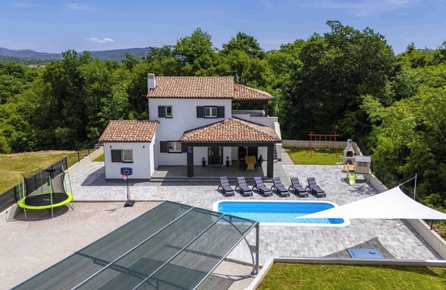 Holiday home mit Pool und Klimaanlage