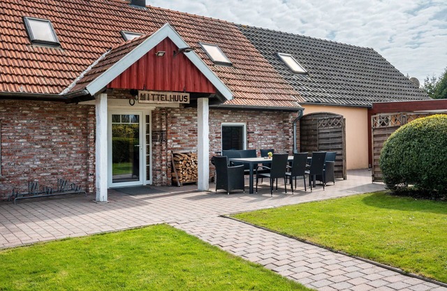 Holiday Home 'Mittelhuus' with Private Terrace, Private Garden and Wi-Fi