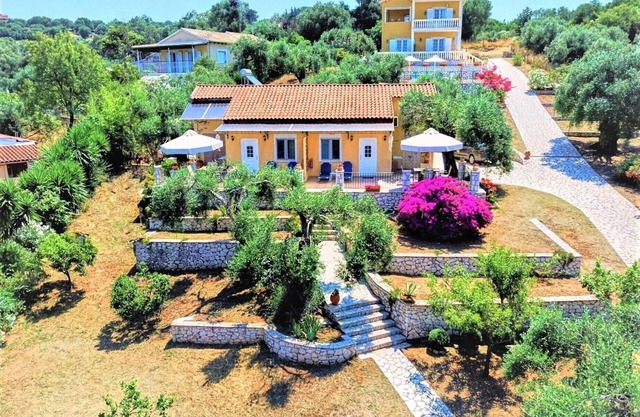 Holiday Home "Nora" with 2 Apartments and Shared Pool - Sea Breeze 2
