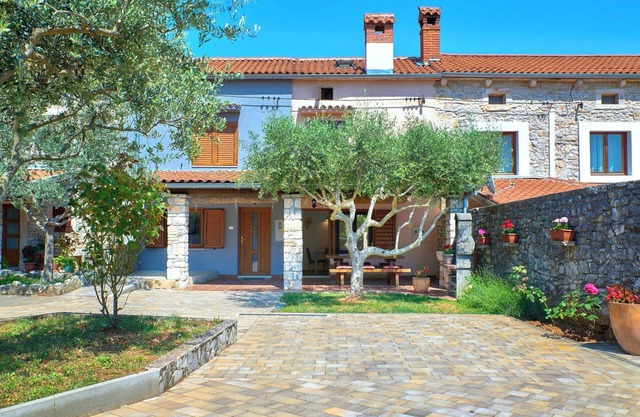 Holiday home Orihi * 2000 m2 fenced garden, covered terrace, BBQ