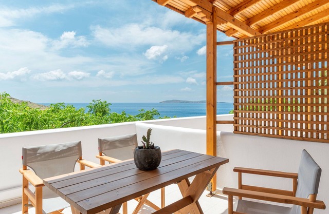 Holiday Home 'Seaview Mastrozanne Studio 6 Andros' with Sea View, Wi-Fi and Air Conditioning