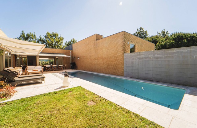 Holiday Home 'Viana Vista Villa' with Private Pool, Wi-Fi and Air Conditioning