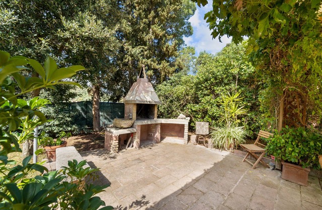 Holiday Home "Villa Elena" with Mountain View, Shared Pool & Wi-Fi