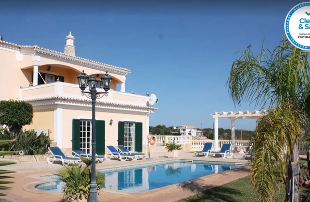 Holiday Home Villa Monte Velho with Sea View, Pool, Garden & Wi-Fi