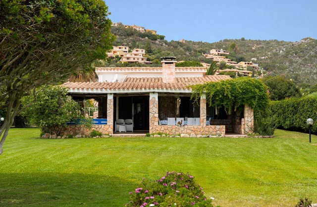 Holiday Home 'Villa Tiziana' with Sea View, Wi-Fi and Air Conditioning