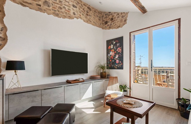 Holiday Home 'Vue Mer' with Sea View, Balcony and Wi-Fi