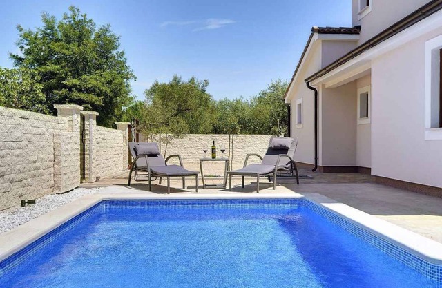 Holiday home with pool and air conditioning