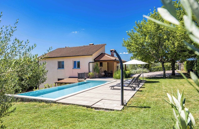 Holiday Home with pool and garden - Tervis