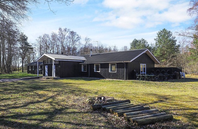 Holiday home with shared bathroom, kitchen