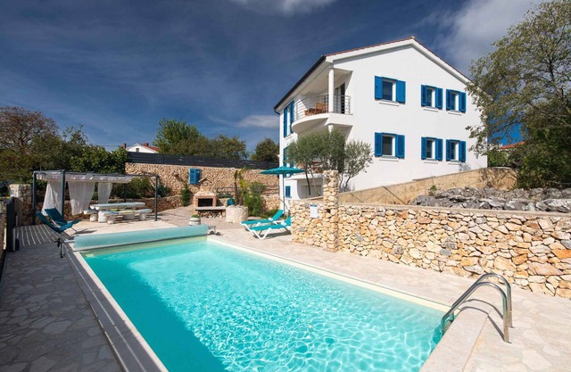 Holiday home with swimming pool