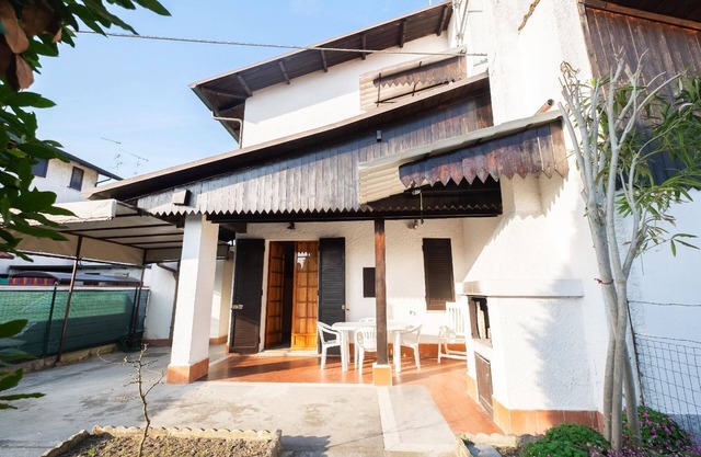 Holiday house Lido delle Nazioni for 1 - 6 persons with 2 bedrooms - Row house