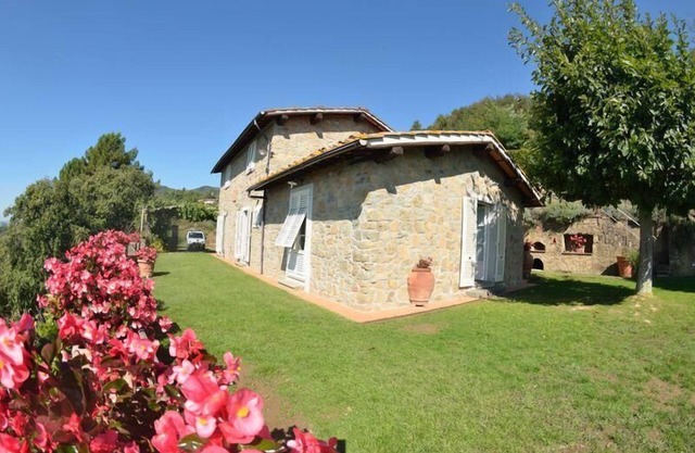 Holiday house for 12 persons approx. 260 qm in Petrognano, Tuscany (Province Lucca)