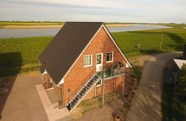Holiday house Hemmerdeich EG Apartment for 4 pers. directly on the Eider